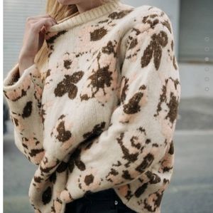 Blogger favorite Zara oversized floral sweater, size large